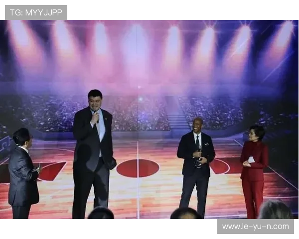 回顾姚明传奇生涯:从CBA新秀到篮协主席的华丽转身 回顾姚明传奇生涯:从CBA新秀到篮协主席的华丽转身